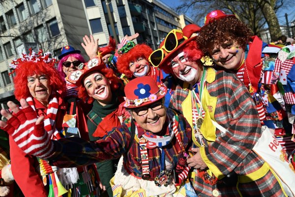 Bis zu eine Million Menschen werden beim Düsseldorfer Rosenmontagszug erwartet. - © Federico Gambarini/dpa
