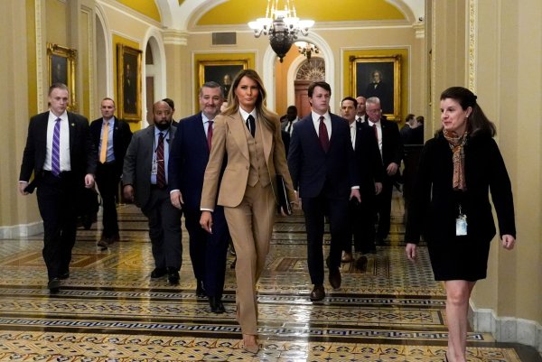 Melania Trump kämpft gegen Rachepornos. - © Julia Demaree Nikhinson/AP/dpa