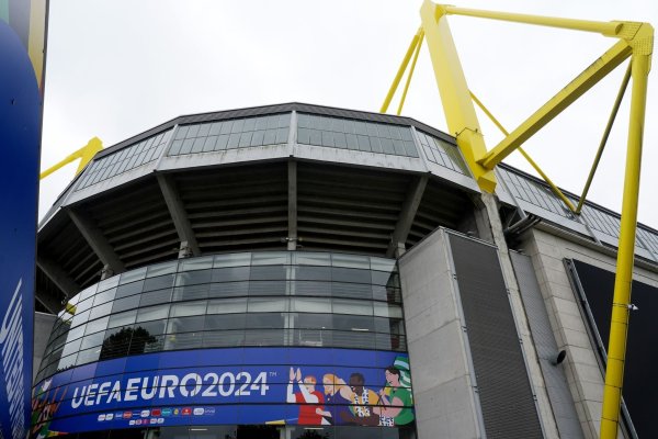 Blick auf die Arena. - © Marcus Brandt/dpa