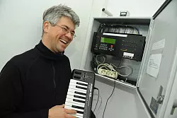 Volker J&auml;nig ist Kantor der St. Marien Gemeinde und wird in diesem Jahr das Glockenspiel spielen. - &copy; Nicole Ellerbrake