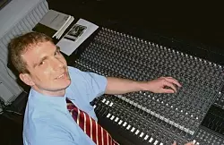 Stefan Ladage produziert am laufenden Band in seinem Tonstudio in Eickum - auch Hits, die in die Charts klettern.