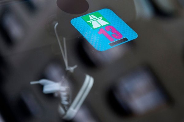 Ab August können E-Vignetten für Schweizer Autobahnen online gekauft werden. - © Peter Schneider/KEYSTONE/dpa