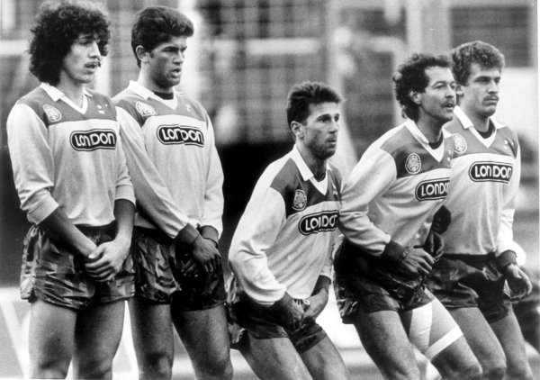 Der FC Homburg sorgte in der Saison 1987/88 mit Werbung für London-Kondome für Aufsehen. - © Michael Probst/dpa