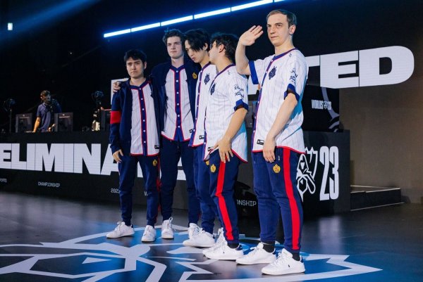 Voller Emotionen verabschiedete sich G2 nach der Niederlage gegen Bilibili von der LoL-WM. - © Riot Games/dpa