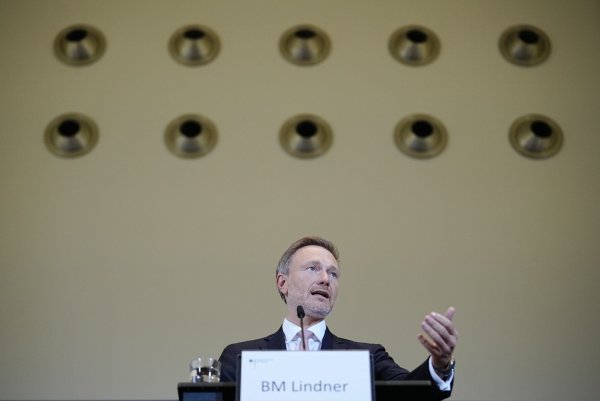 Christian Lindner (FDP), Bundesminister der Finanzen, gibt eine Pressekonferenz zur Sitzung des Arbeitskreises "Steuerschätzung". - © Kay Nietfeld/dpa