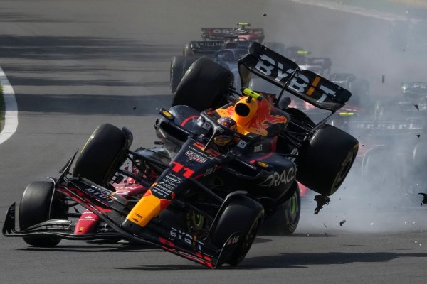 Red-Bull-Pilo Sergio Pérez sorgte in seiner Heimat für einen Unfall. - © Fernando Llano/AP