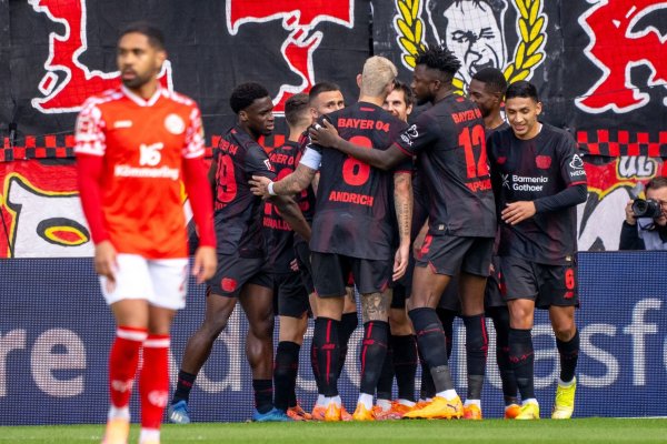 Torjubel für Leverkusen beim FSV Mainz 05. - © Torsten Silz/dpa