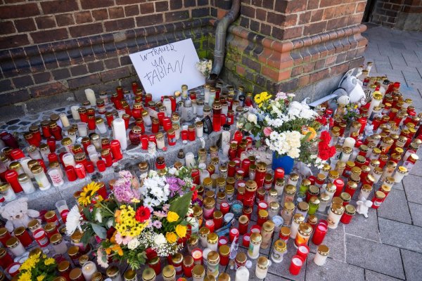 Die Anteilnahme an dem Tod des achtjährigen Fabian ist groß. - © Stefan Sauer/dpa