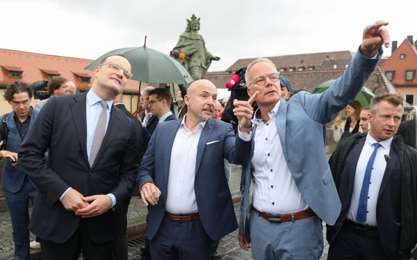 Die schwarz-roten Fraktionsspitzen wollen mehr Teamplay. - © Daniel Karmann/dpa