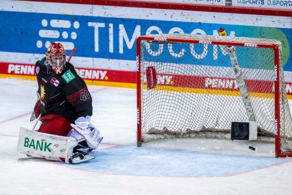 Die in finanziellen Nöten steckende DEG muss ihren Keeper trotz langfristigen Vertrags wohl abgeben. - © David Inderlied/dpa