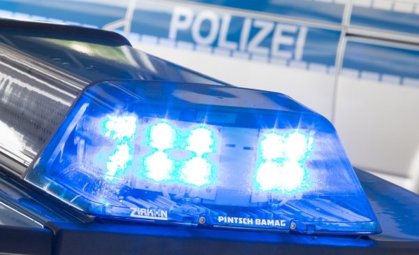 Fahrer flüchtet vor der Polizei unter Drogeneinfluss. - © Symbolbild: dpa