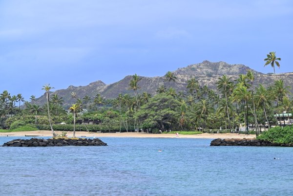 Laut Tourismusbehörde kamen 2023 rund zehn Millionen Besucher nach Hawaii. (Archiv) - © Soeren Stache/dpa