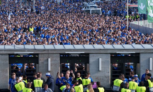 Die Probleme beim Einlass der Bielefeld-Fans werden aufgearbeitet, kündigte der Berliner Senat an. - © Sören Stache/dpa