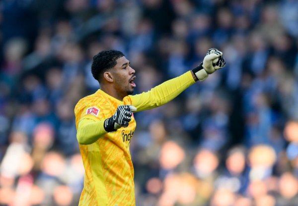 Trapp-Vertreter Kaua Santos überzeugte bei der Eintracht - © Anke Waelischmiller/dpa