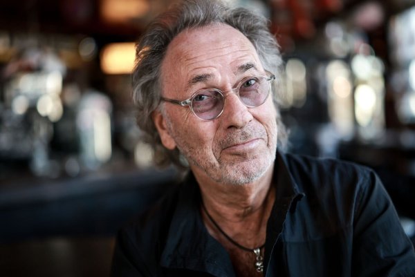 Früher rannte Hugo Egon Balder immer zum Rauchen raus - jetzt nicht mehr. - © Christian Charisius/dpa