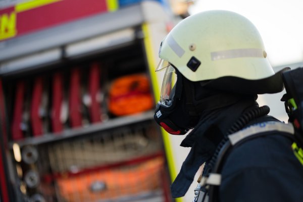 Die Feuerwehr wurde am Samstag zu einem Brand in einer Obdachlosenunterkunft alarmiert. (Symbolbild) - © Rolf Vennenbernd/dpa
