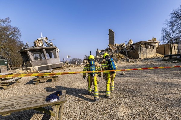 Da der Einsturz des bei Touristen beliebten Wilhelmina-Turms am frühen Morgen geschah, entging Valkenburg wahrscheinlich einer Katastrophe. - © Marcel Van Hoorn/ANP/dpa