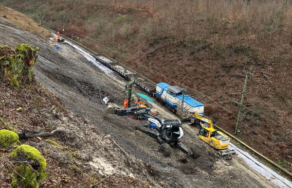 Hoffnung für Bahnpendler an der S6: Die Reparatur rückt näher. - © ---/DB AG/dpa