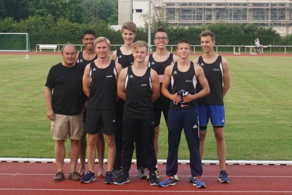 So sehen Sieger aus: Die Startgemeinschaft OWL-Lippe hat sich sich für das Westfalen-Finale qualifiziert. - © Privat