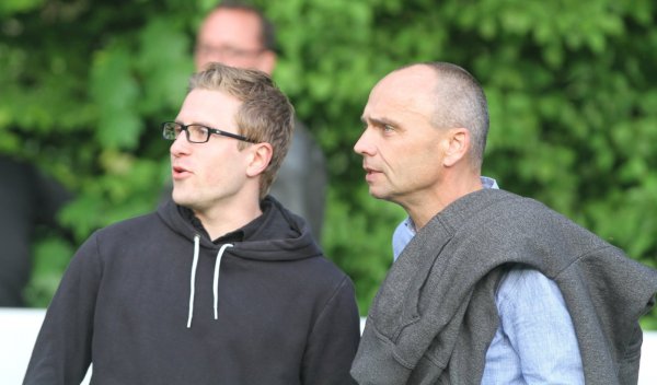 Vorsitzender Ulrich Kükenhöhner (rechts) mit Toni Knöfel aus der ersten Mannschaft. - © Sebastian Lucas
