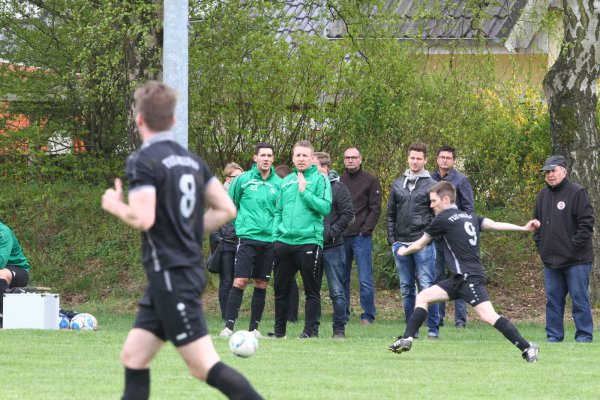 Nächste Fusion: Die TuS Helpup (im Hintergrund Trainer Florian Müller) ist Geschichte. - © Jörg Hagemann