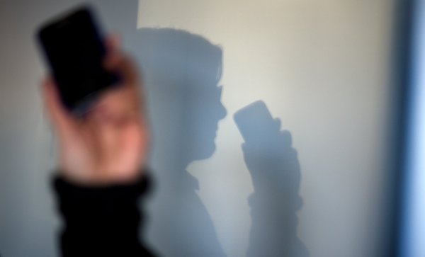 Die Täter gehen beim Betrug am Telefon äußerst geschickt vor. - © Arno Burgi/dpa