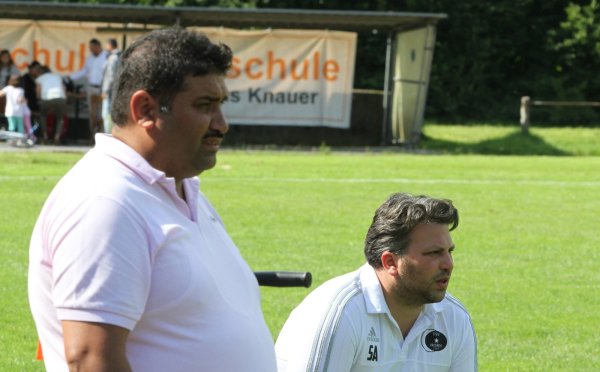 Ecevit Güngör und Trainer Sedat Akcay (rechts). - © Sebastian Lucas