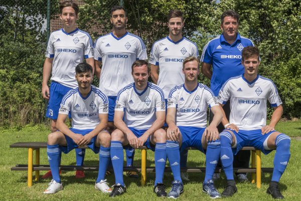 Neuzugänge des SC Bad Salzuflen 2017/2018: (v.l. unten): Murat Akinci, Andreas Benzel, Adam Lenard, Thomas Pries (v.l. oben): Mike Zünd, Dogan Ay, Thomas Janzen und Trainer Miron Tadic. - © Egon Penner