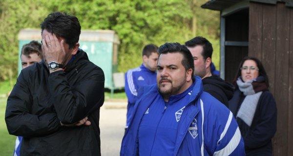 Sorgen in den Gesichtern: Trainer Miron Tadic und Manager Sladjan Vucetic. - © Sebastian Lucas