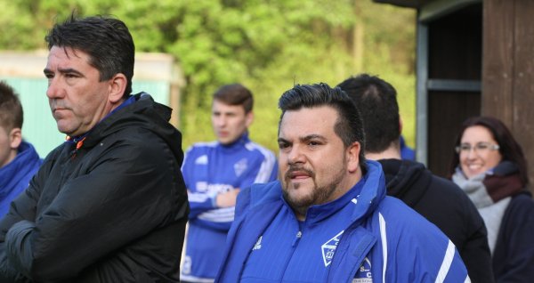 Transfercoup: Manager "Sladdy" Vucetic (Mitte) und Trainer Miron Tadic. - © Sebastian Lucas
