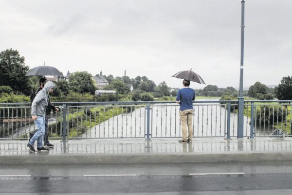 Weserbrücke Höxter, Regen - © Nicole Hille-Priebe