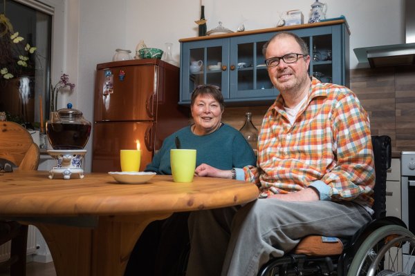 Für Marianne Sieweke und Michael Kloß ist der Umzug in eine gemeinsamen Wohnung nicht einfach gewesen. Jetzt, nach einem Jahr, überwiegen für das Paar die Vorteile – Zweifel und Befürchtungen sind gewichen. - © Foto: Gocke