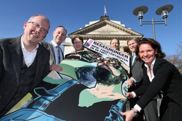 (von links) Kay Metzger, Stefan Dörr, Dr. A. Heinrike Heil (Stiftung Standortsicherung Kreis Lippe), Jens Kowsky sowie Jörg Karlikowski und Eva-Susanne Ellminger (beide Stadtwerke Detmold). - © Bernhard Preuß