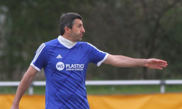 Seit einem Jahr Trainer des SC Augustdorf: Ayhan Tumani, früher Co von Christoph Daum. - © Sebastian Lucas