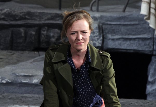 In „Jephtha" gibt Lotte Kortenhaus die von Leid zerrissene Storgè, deren Mann Jephtha einem fatalen Eid folgend ihre Tochter als Gottesopfer darbringt. - © Landestheater/Lefebvre