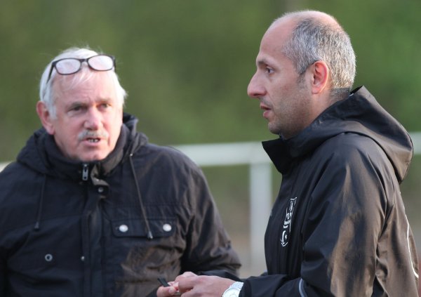 Wieder in einer Spielklasse: Erhan Eksioglu von Ditib (rechts) und Karl Schmid von CSL Detmold. - © Sebastian Lucas