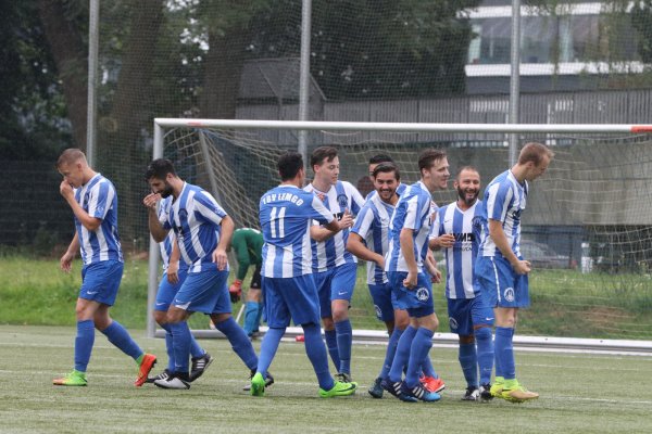 TBV Lemgo: Freude über das 1:0 nach vier Minuten und das spätere Weiterkommen. - © Foto: Oliver König