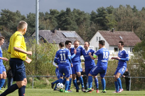 Früher Torjubel beim FC Fortuna Schlangen. - © Oliver König