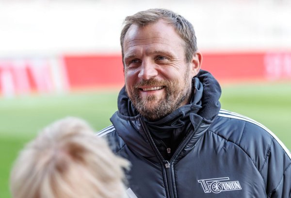 Union-Coach Bo Svensson will seinen ersten Sieg als Trainer gegen Borussia Dortmund. - © Andreas Gora/dpa