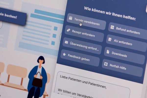 Ein Anruf beim Arzt ist nicht unbedingt nötig: Zeitnahe Arzttermine lassen sich etwa über Termin-Apps finden. - © Zacharie Scheurer/dpa-tmn