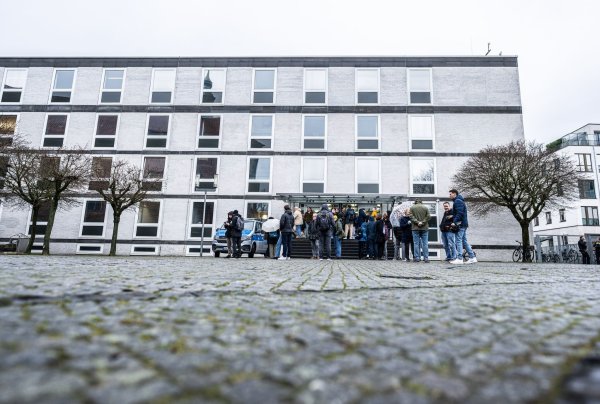 Im Fall der Abschiebung eines Salafisten-Predigers aus Bonn muss jetzt das Oberverwaltungsgericht des Landes NRW entscheiden. Archivbild - © Guido Kirchner/dpa
