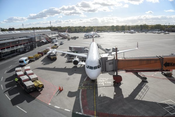 Kurzfristige Änderung des Ablfughafens - © Foto: Sina Schuldt/dpa/dpa-tmn