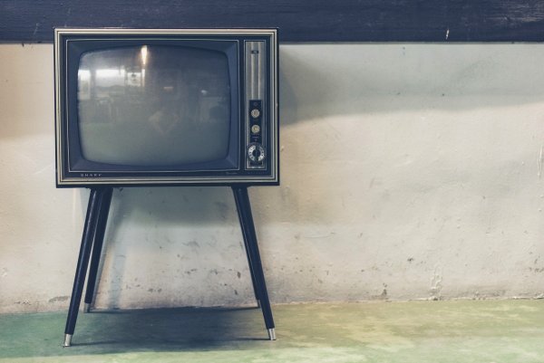 Der Fernseher geh&ouml;rt im Gro&szlig;teil der deutschen Haushalte zum festen Inventar. Das klassische Fernsehen bekommt in den Streaming-Diensten aber immer gr&ouml;&szlig;ere Konkurrenz. - &copy; Pixabay