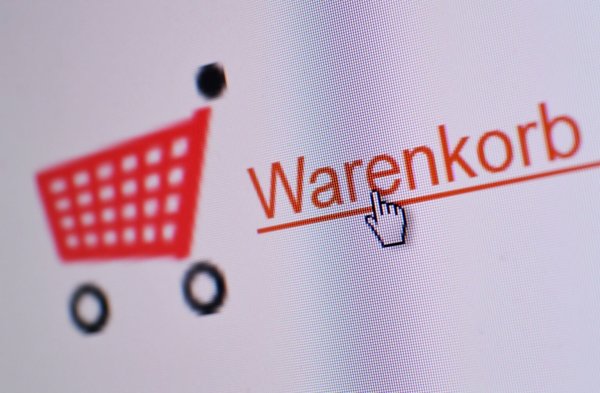 Urteil: Onlineshop darf nicht einfach Geburtsdatum abfragen - © Foto: Andrea Warnecke/dpa-tmn