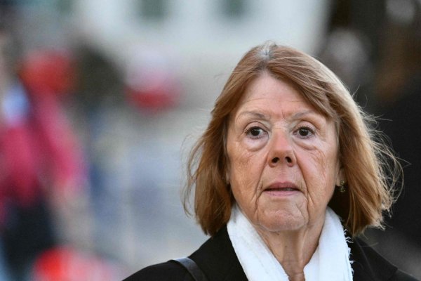 Gisèle Pelicot will anderen missbrauchten Frauen Mut machen. - © Christophe Simon/AFP/dpa