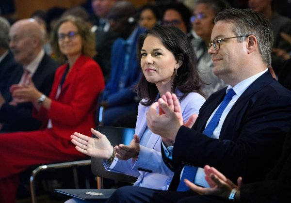 Als Staatsminister im Auswärtigen Amt sitzt Tobias Lindner (Grüne) oft in der ersten Reihe. Was er nach seinem Ausscheiden aus der Berufspolitik beruflich machen will, habe er noch nicht entschieden, sagt er. (Archivfoto) - © Bernd von Jutrczenka/dpa