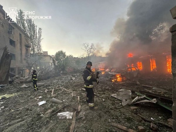 Der ukrainische Präsident Wolodymyr Selenskyj beklagt immer wieder Angriffe durch russische Gleitbomben. (Archivbild) - © ---/Ukrainian Emergency Service/AP/dpa