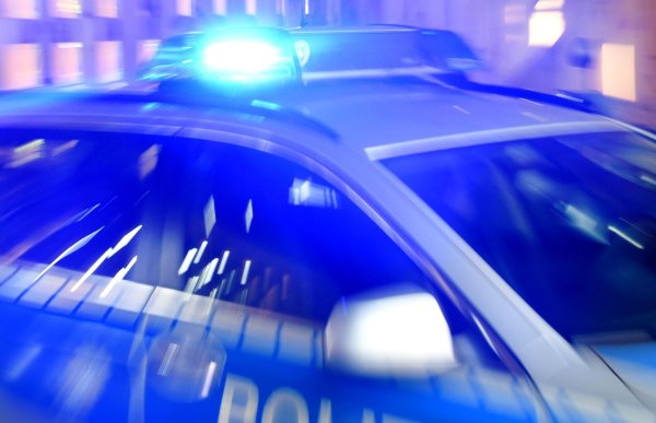Die Bundespolizei ermittelt nach der Attacke auf einen Sonderzug mit Fußball-Fans von Rot-Weiss Essen. - © Carsten Rehder/dpa
