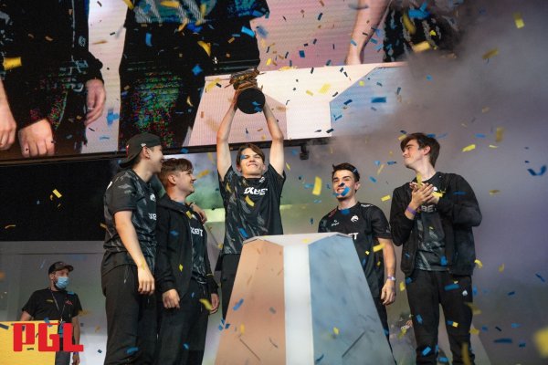 Das Dota-2-Team Spirit schließt eine wackelige Saison mit der Major-Trophäe in Arlington ab. - © pglesports.com/dpa