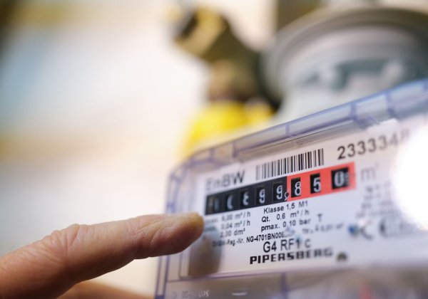 Steigende CO2-Preise könnten das Heizen mit Gas deutlich teurer machen. (Symbolbild) - © Bernd Weißbrod/dpa